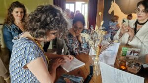 Het MOMENT 2025 Boekdoop Boost je Leiderschap 